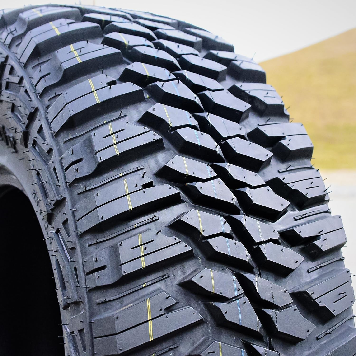 MUD HOG M/T 31X10.50R15LT LRC 109Q Mud-Terrain Light Truck Tire Only