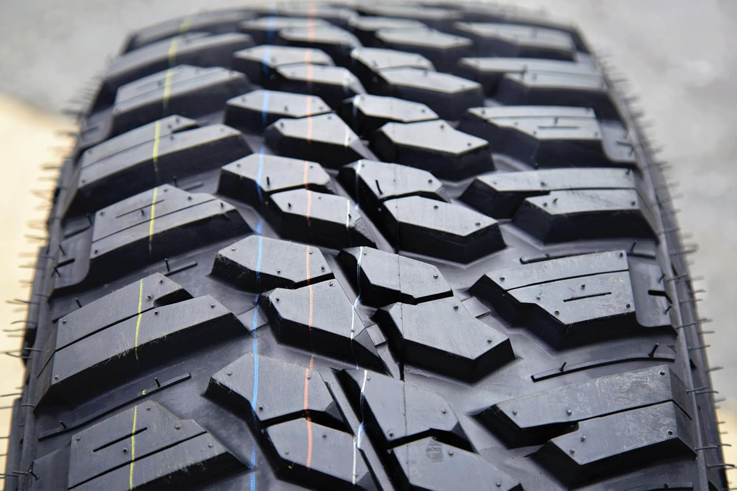 MUD HOG M/T 31X10.50R15LT LRC 109Q Mud-Terrain Light Truck Tire Only