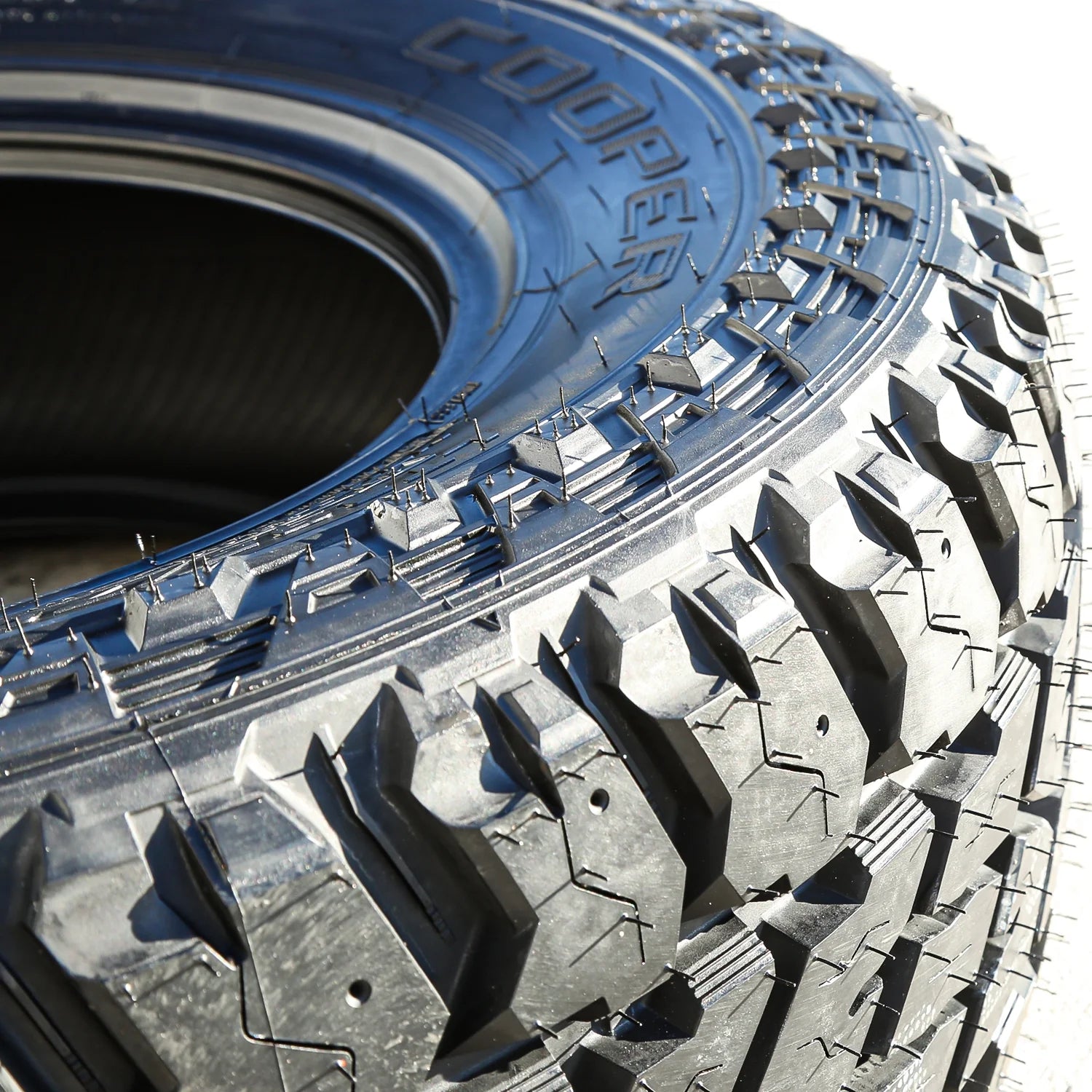 Set of 4 (FOUR)  Discoverer S/T Maxx LT 275/70R18 125/122Q E 10 Ply MT M/T Mud Tires Fits: 2022-23 Chevrolet Silverado 1500 ZR2