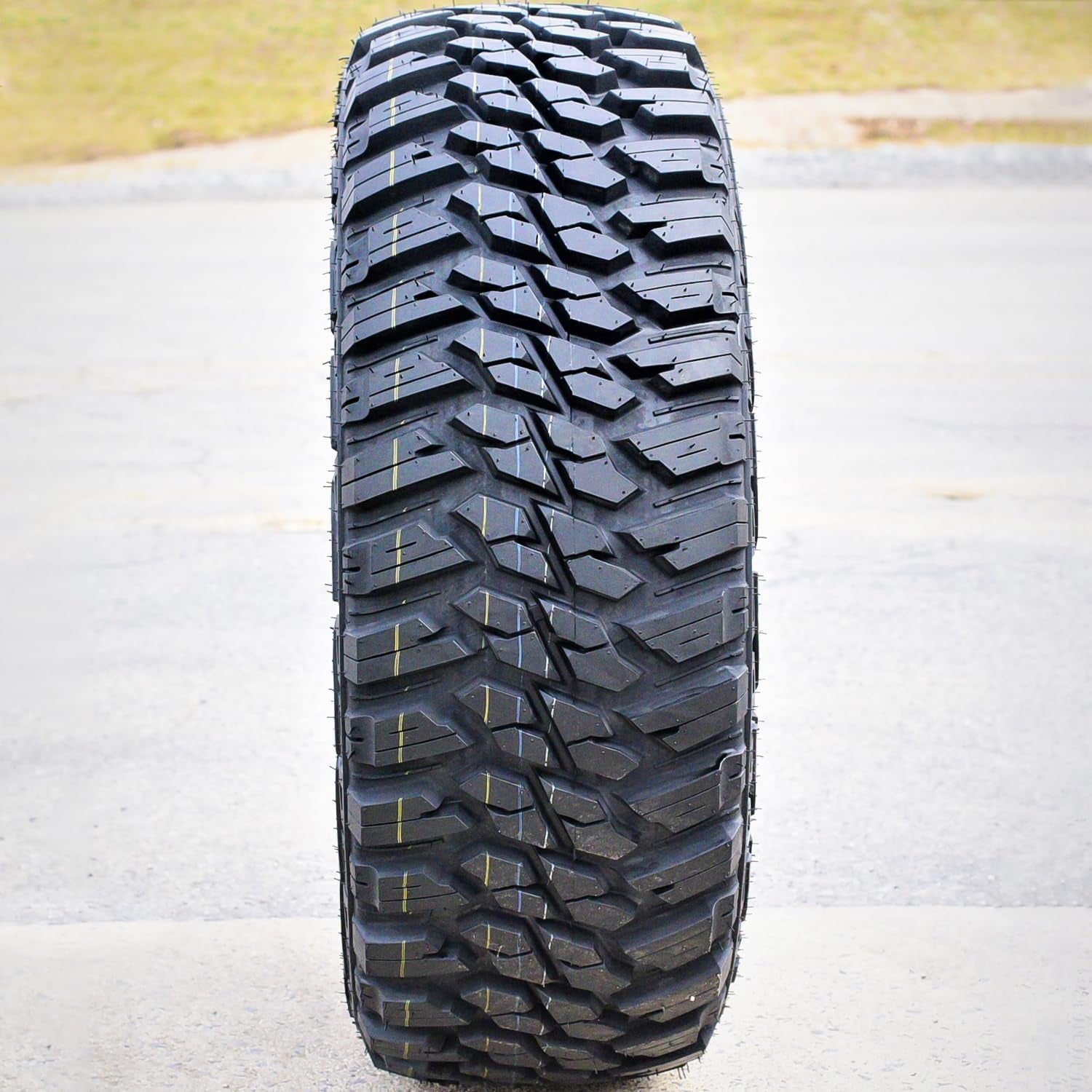 MUD HOG M/T 31X10.50R15LT LRC 109Q Mud-Terrain Light Truck Tire Only